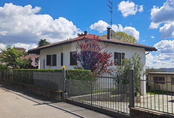 casa indipendente in vendita a Casciago