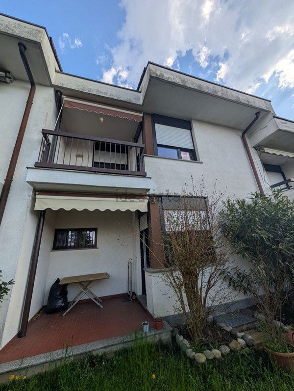 casa indipendente in vendita a Casciago in zona Morosolo