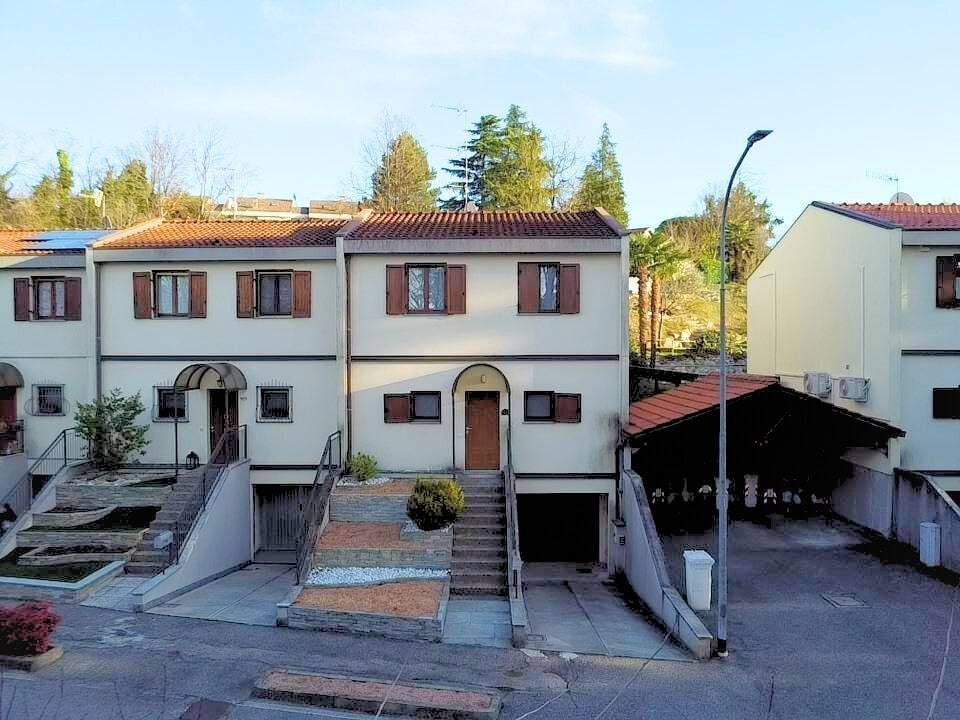 casa indipendente in vendita a Casciago in zona Morosolo
