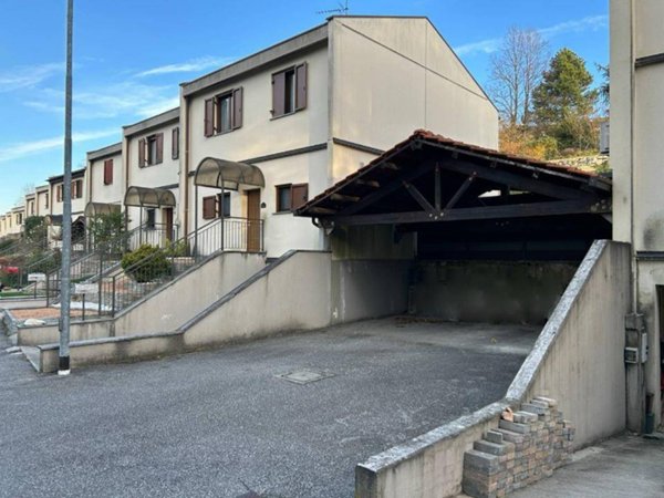 casa indipendente in vendita a Casciago in zona Morosolo
