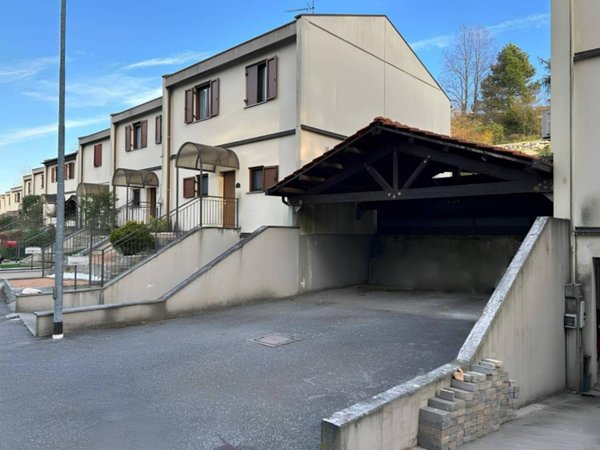 casa indipendente in vendita a Casciago in zona Morosolo