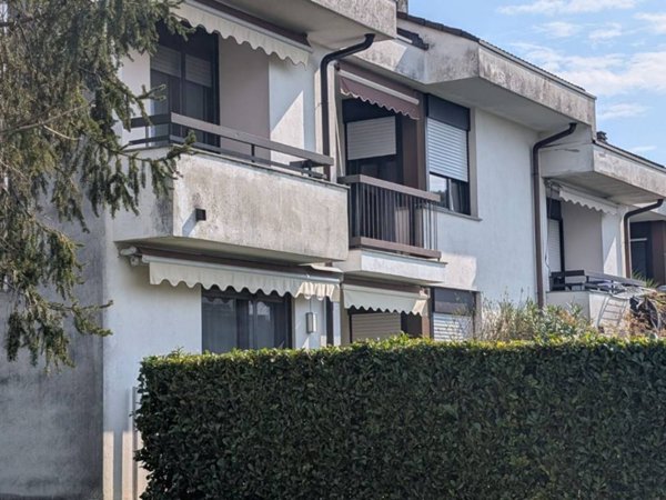 casa indipendente in vendita a Casciago in zona Morosolo