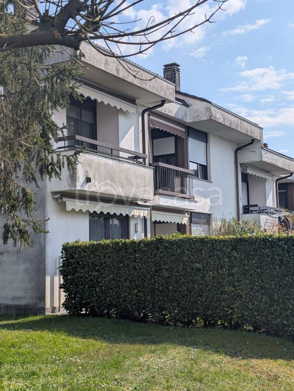 casa indipendente in vendita a Casciago in zona Morosolo
