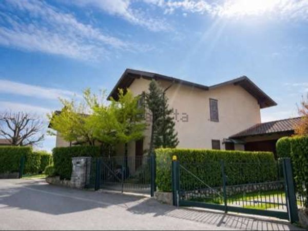 casa indipendente in vendita a Casciago