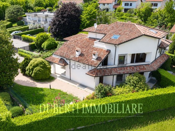 casa indipendente in vendita a Casciago