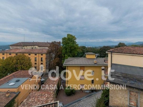 appartamento in vendita a Casciago in zona Casarico