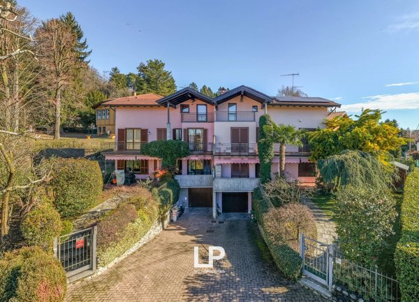 appartamento in vendita a Casciago in zona Casarico