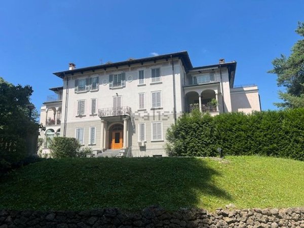 appartamento in vendita a Casciago in zona Casarico