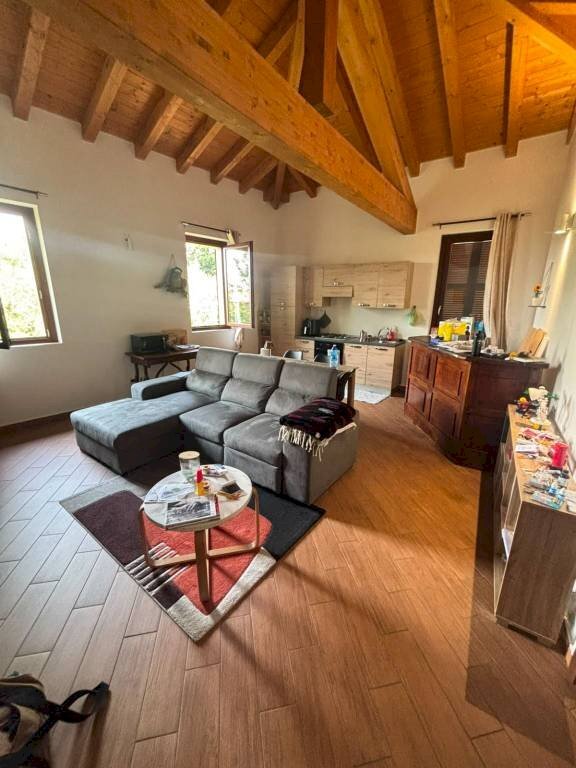 appartamento in vendita a Casciago in zona Casarico