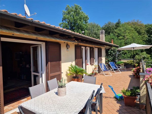 appartamento in vendita a Casciago in zona Casarico