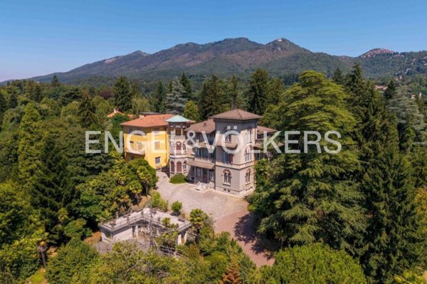casa indipendente in vendita a Casciago in zona Casarico
