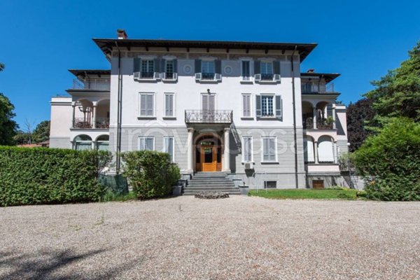 appartamento in vendita a Casciago in zona Casarico