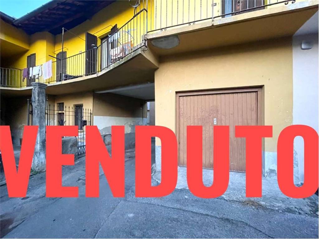 casa indipendente in vendita a Casorate Sempione