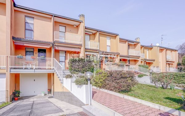 casa indipendente in vendita a Casorate Sempione