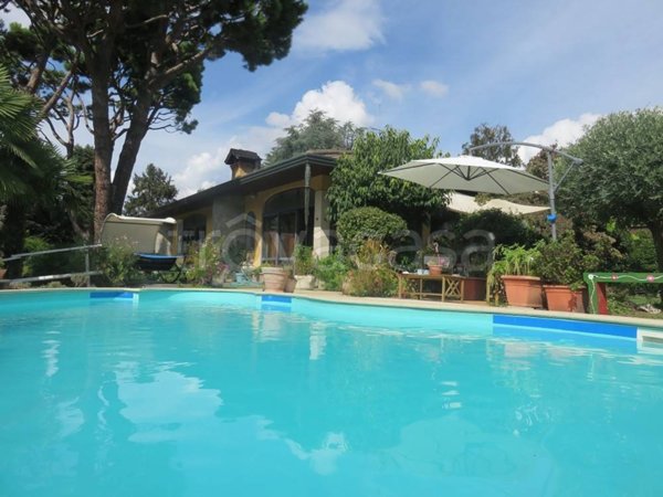 casa indipendente in vendita a Casorate Sempione