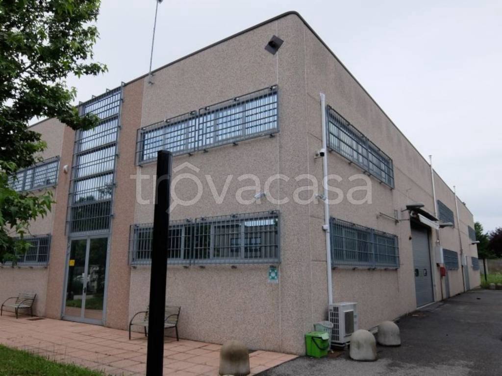 locale commerciale in vendita a Casorate Sempione