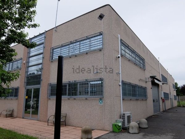 capannone in vendita a Casorate Sempione