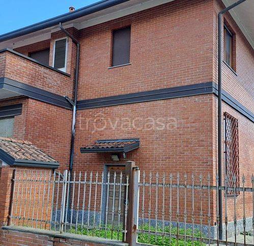 casa indipendente in vendita a Casorate Sempione