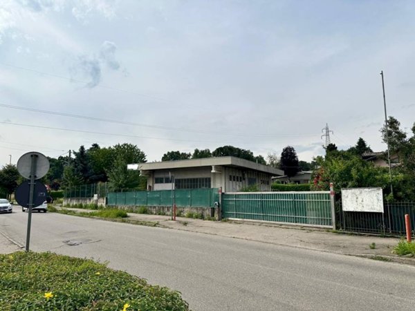 capannone in vendita a Casorate Sempione
