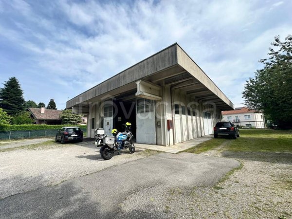 locale commerciale in vendita a Casorate Sempione