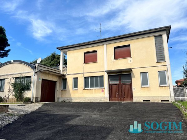 capannone in vendita a Casorate Sempione