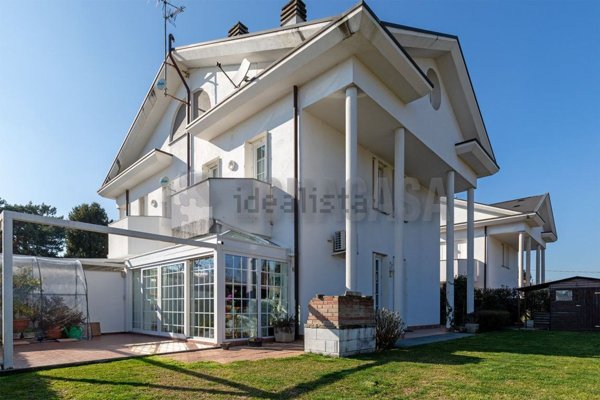 casa indipendente in vendita a Casorate Sempione