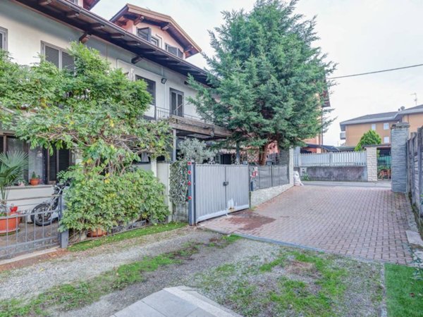 casa indipendente in vendita a Casorate Sempione