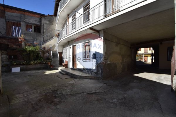 casa semindipendente in vendita a Casorate Sempione