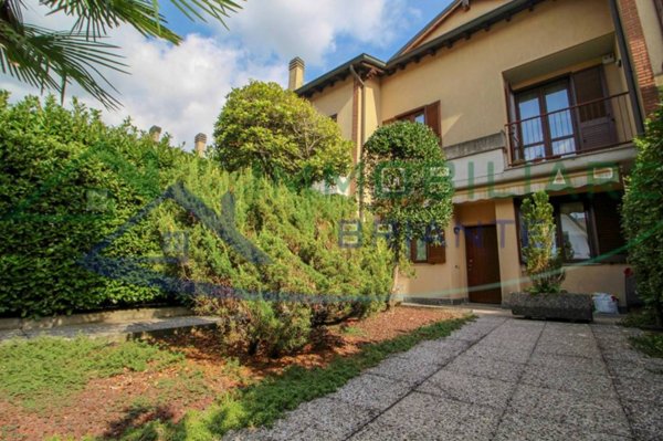 casa indipendente in vendita a Casorate Sempione