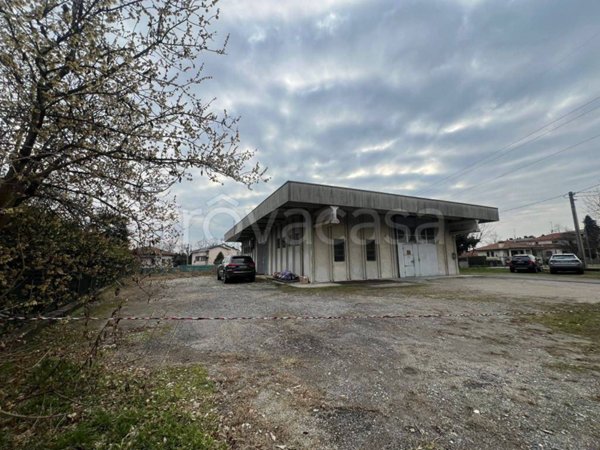 locale commerciale in vendita a Casorate Sempione