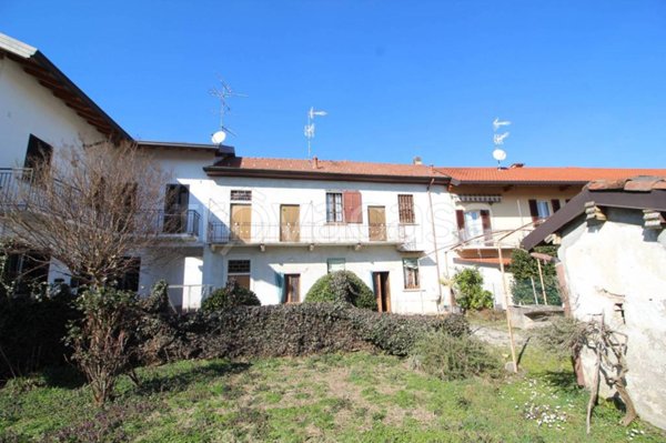 casa indipendente in vendita a Casorate Sempione
