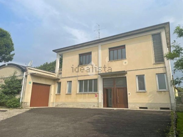 ufficio in vendita a Casorate Sempione