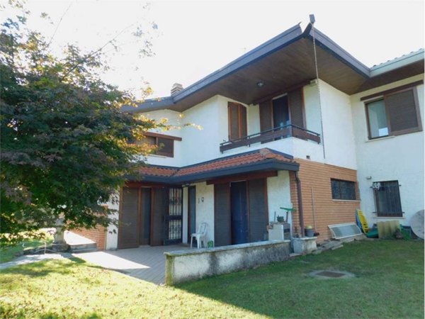 casa indipendente in vendita a Casorate Sempione