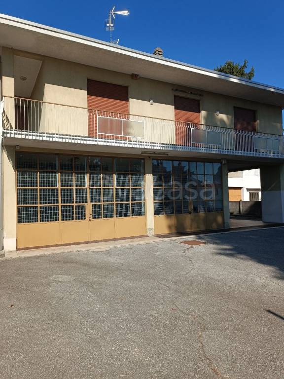casa indipendente in vendita a Casorate Sempione