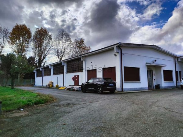 locale commerciale in vendita a Casorate Sempione