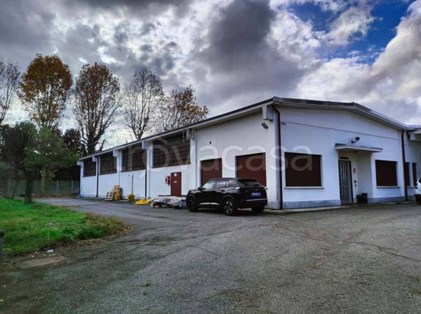 locale commerciale in vendita a Casorate Sempione