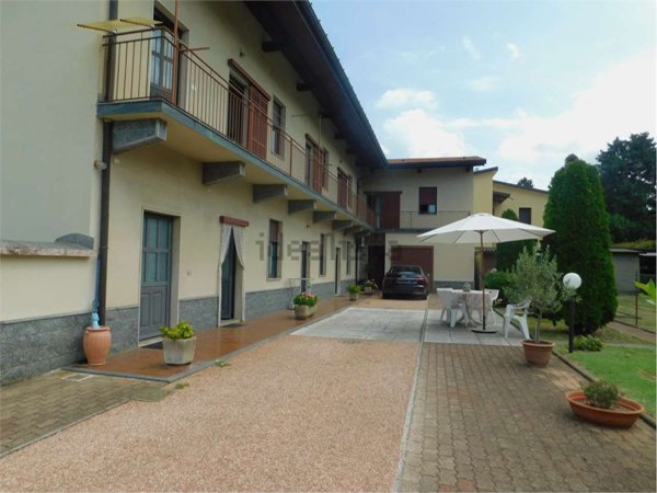 casa indipendente in vendita a Casorate Sempione