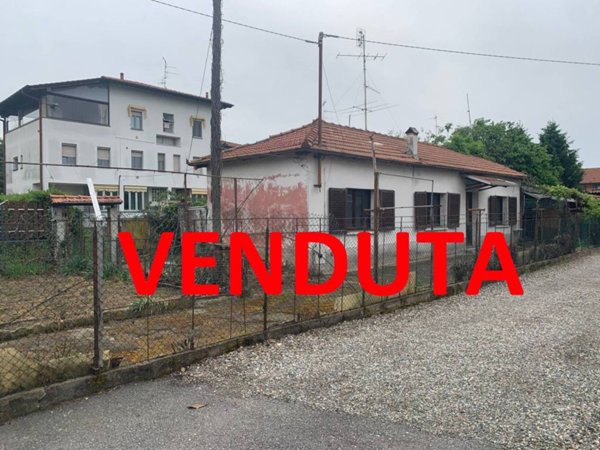 casa indipendente in vendita a Casorate Sempione