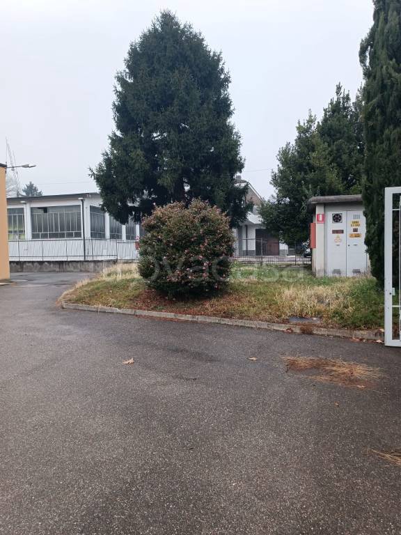 locale commerciale in vendita a Casorate Sempione