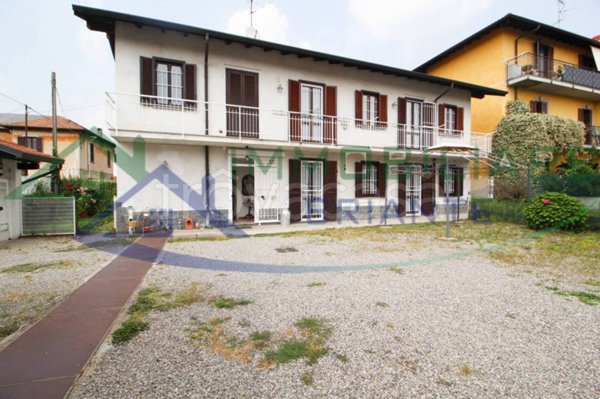 casa indipendente in vendita a Casorate Sempione