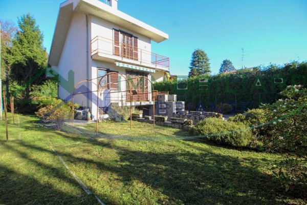 casa indipendente in vendita a Casorate Sempione