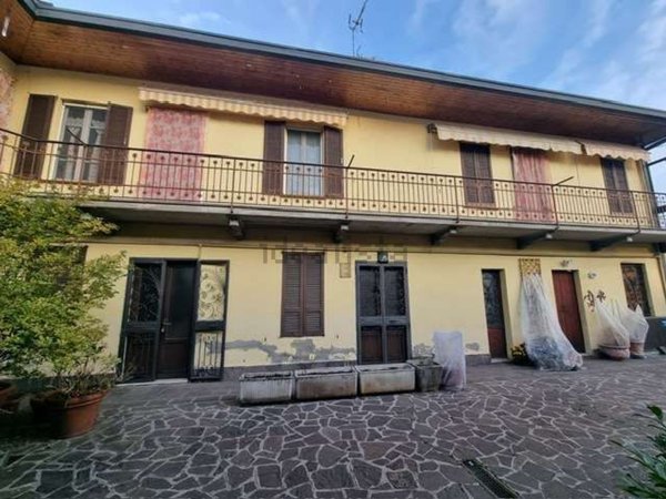 casa indipendente in vendita a Casorate Sempione