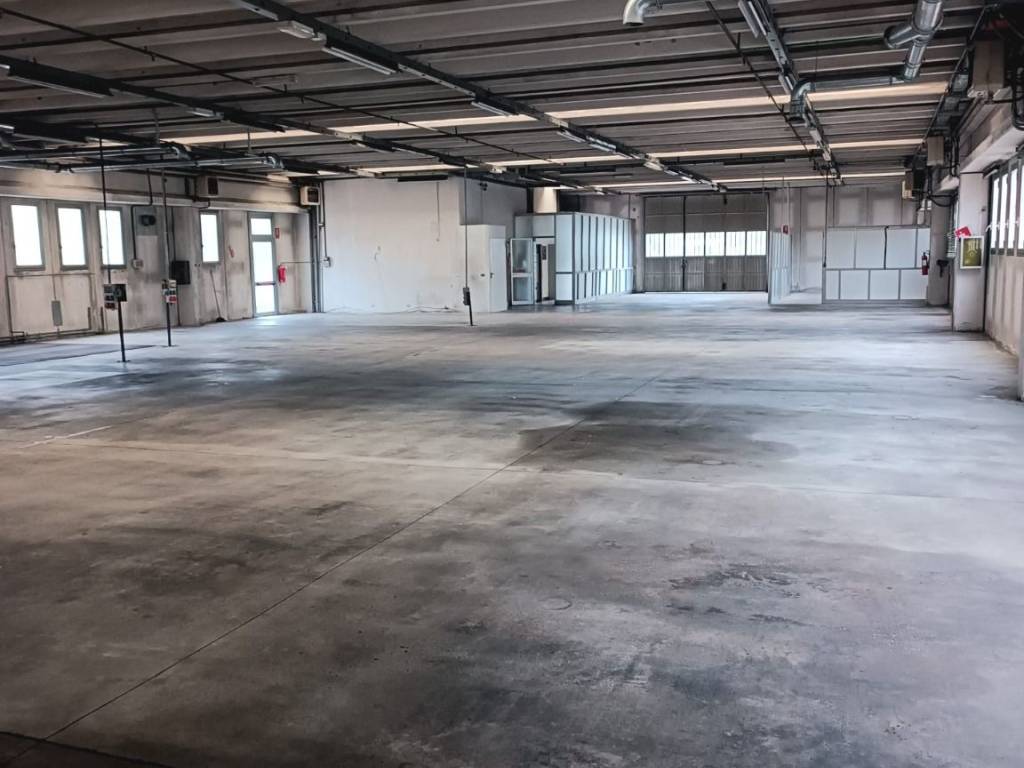 locale commerciale in vendita a Casorate Sempione