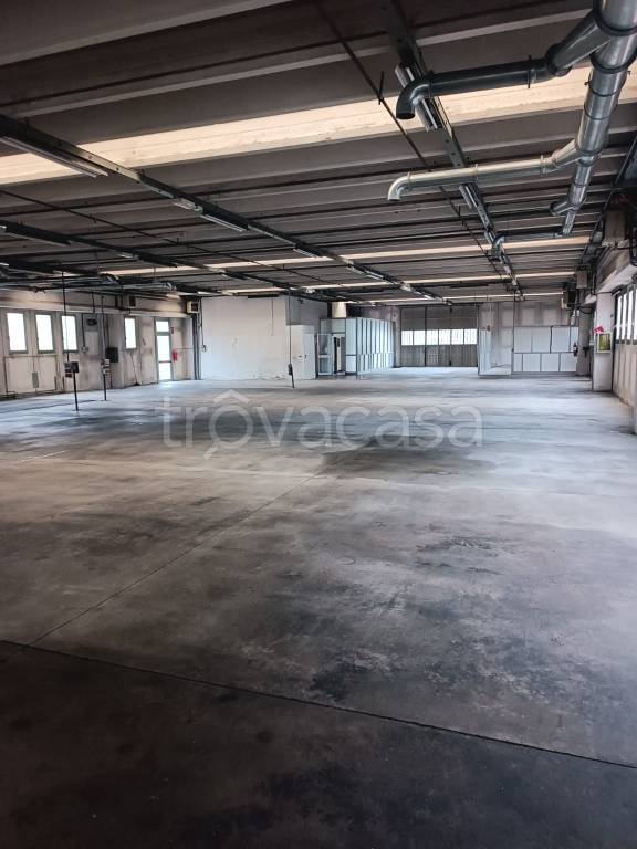 locale commerciale in vendita a Casorate Sempione