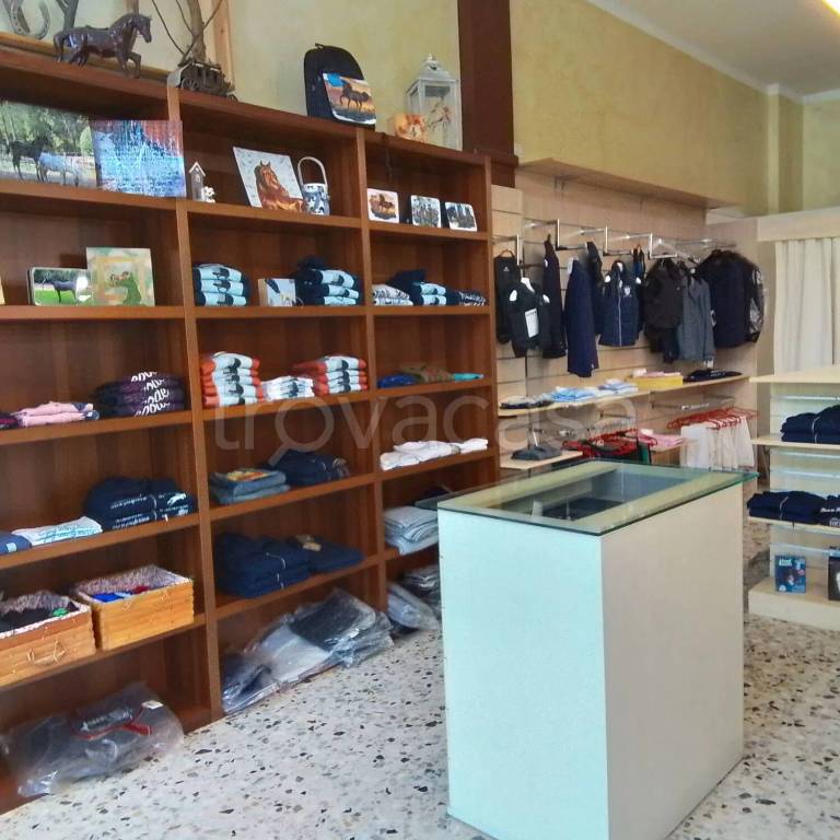 negozio in vendita a Casorate Sempione