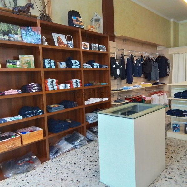negozio in vendita a Casorate Sempione