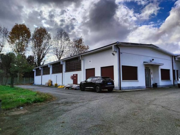 locale commerciale in vendita a Casorate Sempione