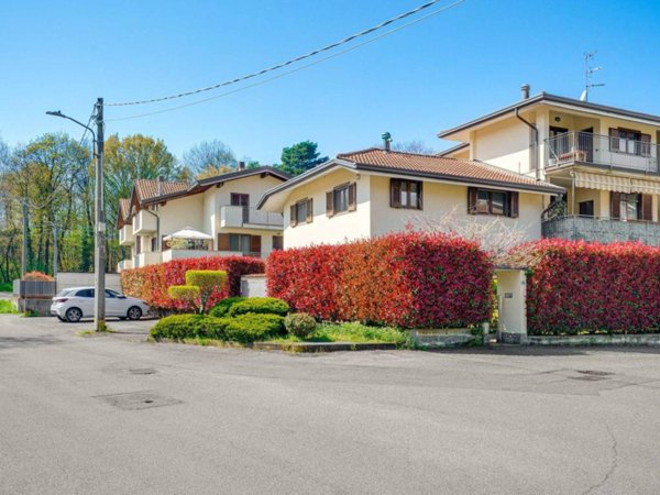 casa indipendente in vendita a Casorate Sempione