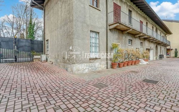 casa indipendente in vendita a Casorate Sempione