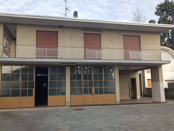 locale commerciale in vendita a Casorate Sempione